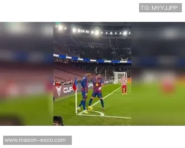 足球明星与球迷亲密互动揭秘球场内外的感人瞬间与故事分享 足球明星与球迷亲密互动揭秘球场内外的感人瞬间与故事分享