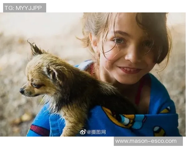 儿童与足球明星亲密合影展现梦想与希望的美好瞬间 儿童与足球明星亲密合影展现梦想与希望的美好瞬间